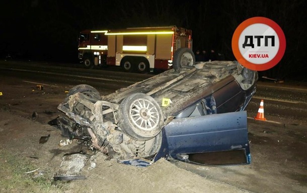 У Києві автомобіль вилетів на зустрічну: одна людина загинула