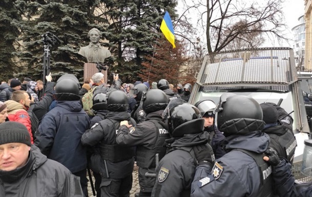 Стычки в Харькове: пострадали журналист и коп
