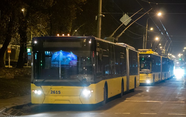 У Києві через ДТП зупинилися тролейбуси