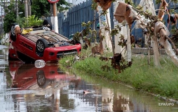 Паводки в Бразилії забрали життя 63 людей