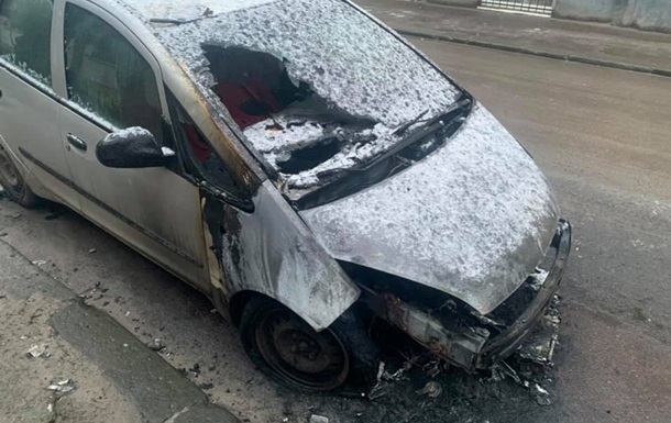 Во Львове сожгли авто известных журналистов