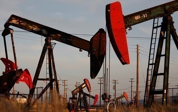 Цена на нефть Brent упала до минимума за год