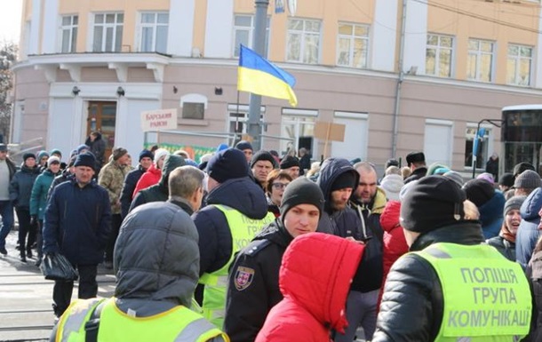 В Виннице протестующие перекрыли движение в центре