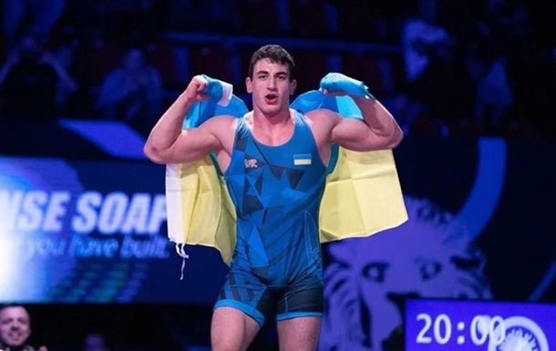 Новиков завоевал золото чемпионата Европы по борьбе