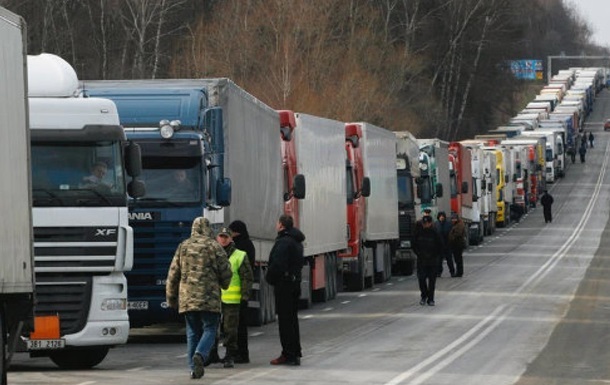 Водії фур блокують в їзди і центр Києва