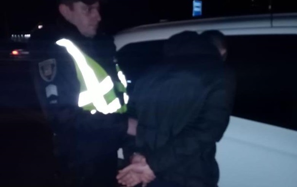 Под Киевом пьяный полицейский сбил двух пешеходов