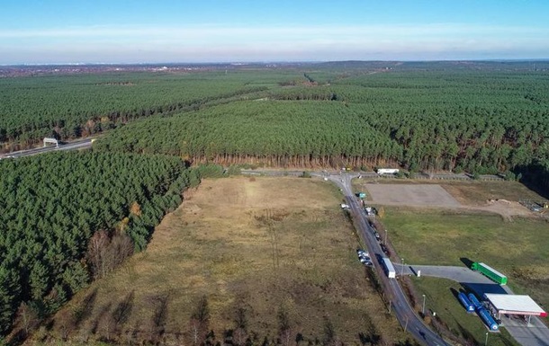 Суд у Німеччині призупинив вирубування лісу на місці будівництва заводу Tesla