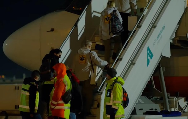 Появилось видео вылета самолета за украинцами в Ухань