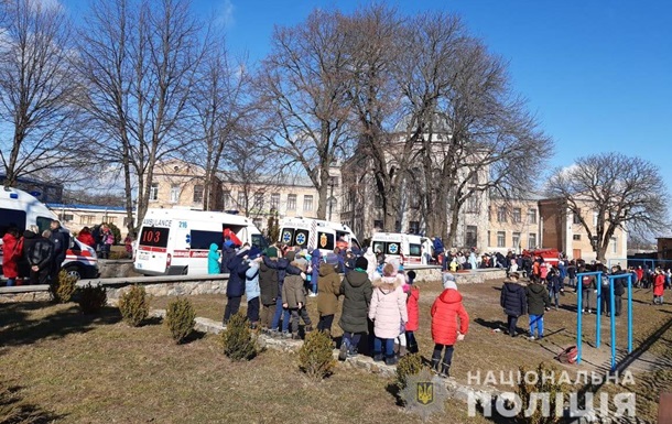 В школе на Киевщине распылили газ, много пострадавших