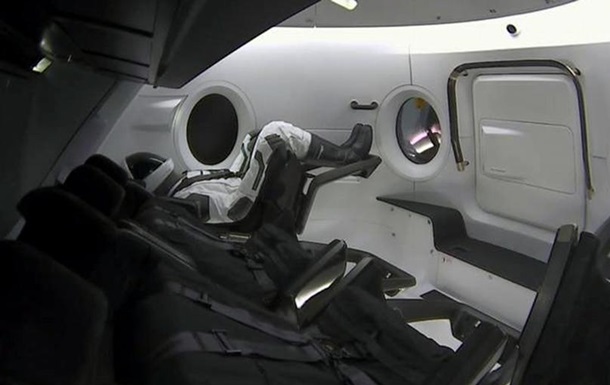 SpaceX планує за кілька років відправити в космос туристів