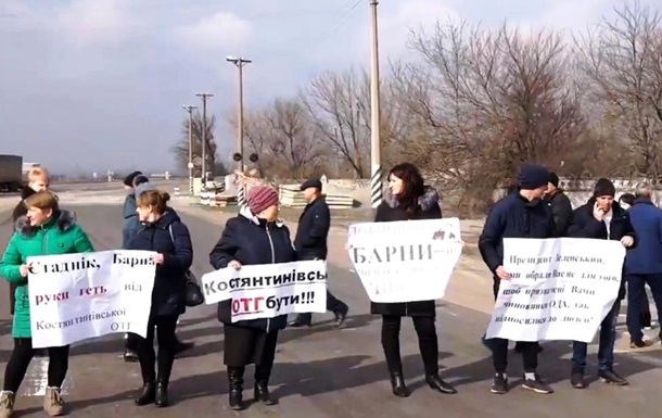 Жителі Миколаївської області перекрили дорогу