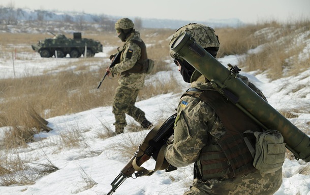 Сутки на Донбассе: 14 обстрелов, потерь нет