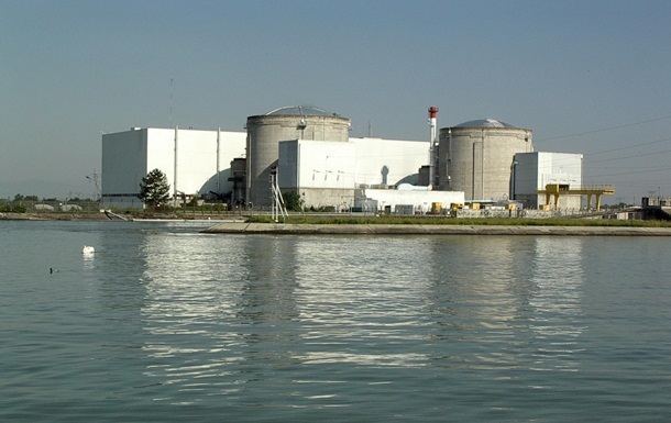 Во Франции отключили реактор старейшей АЭС