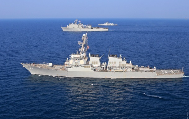 Підводний човен Туреччини зайшов у Чорне море разом з есмінцем США