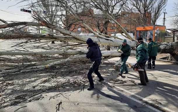 Спасатели показали последствия урагана в Украине