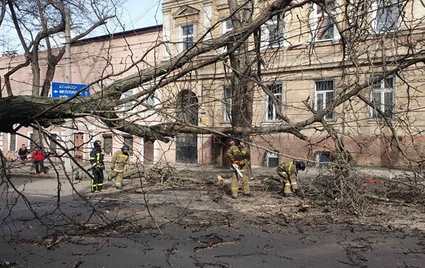 Непогода в Украине: один погибший, четверо раненых