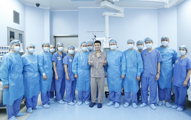 Во Вьетнаме пересадили руку от живого донора