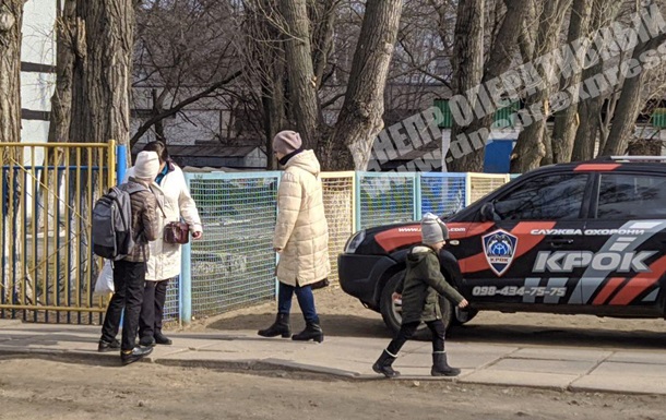 У школі Дніпра розпорошили газ: у лікарню потрапили 15 учнів