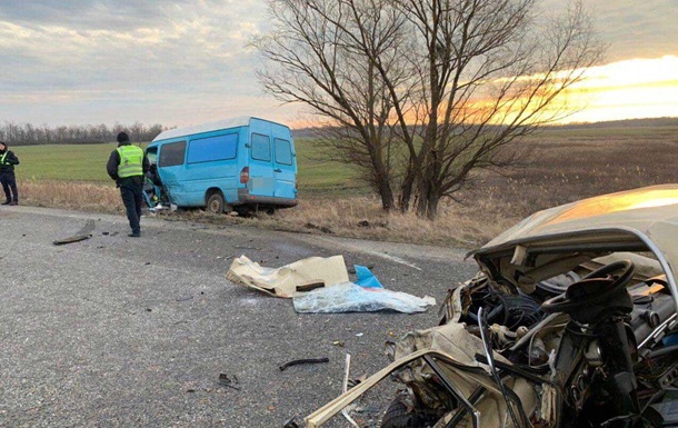 У Дніпропетровській області п ятеро людей постраждали у потрійній ДТП