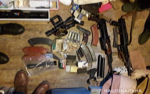 На Киевщине задержали группу торговцев оружием