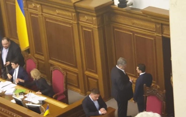 Зеленский и Порошенко поговорили в президиуме Рады