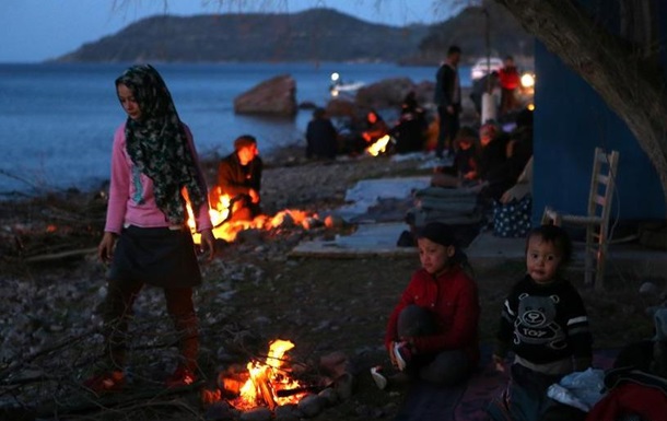 Від ЄС вимагають евакуювати з грецьких островів дітей-біженців