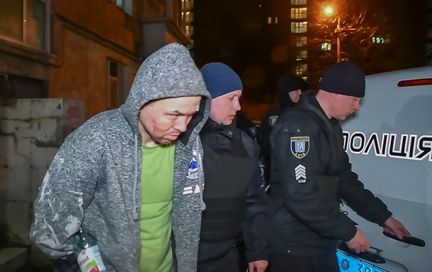 У Києві спецназ затримав чоловіка, який громив під їзд
