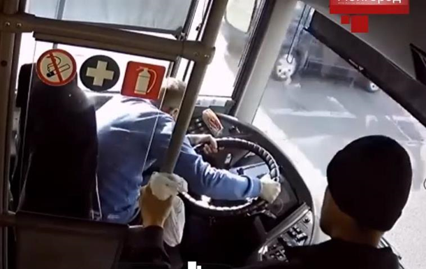 В Николаеве пассажир напал на водителя автобуса