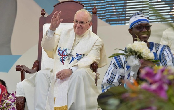 Папа римский назвал фанатов соцсетей мертвыми внутри