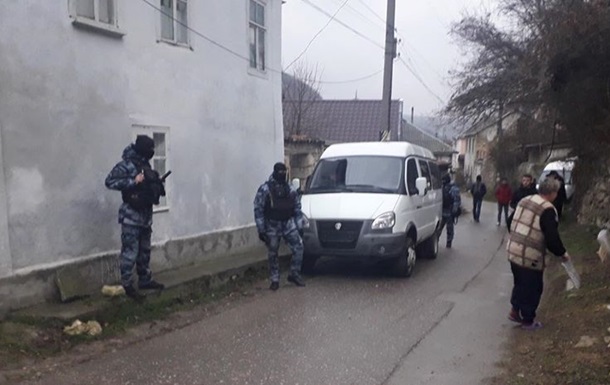 У Криму проводять масові обшуки у кримських татар