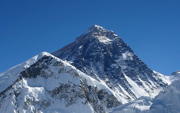 Непал скасував всі експедиції на Еверест через коронавірус - ЗМІ