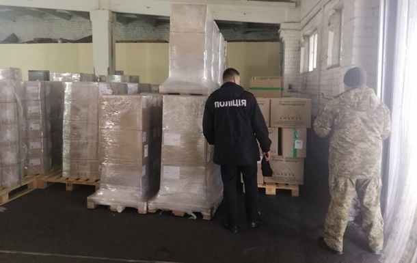 Госпогранслужба показала на видео тонны контрабандных масок в Борисполе