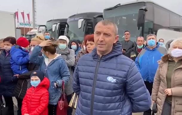 Словенія дозволила проїхати заблокованим на кордоні українцям