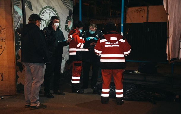 У Києві на зупинці помер чоловік