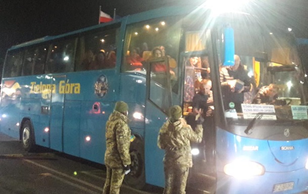 За добу в Україну повернулися 50 тисяч осіб