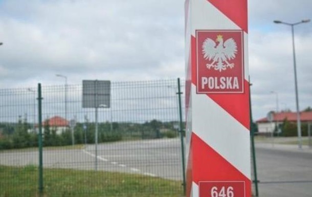 Понад три тисячі українців доставлені автобусами з Польщі