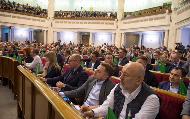  Слуг народа  просят не покидать Киев