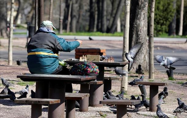 Сербія вводить комендантську годину для літніх людей