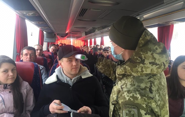 В Україну за добу повернулися 4,5 тисячі громадян, що застрягли на кордоні