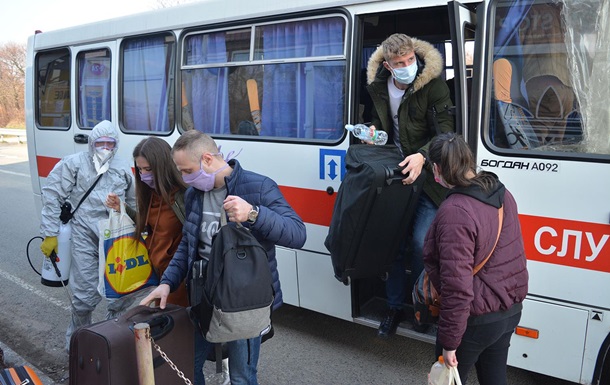 Спасатели перевезли из Польши более 1200 застрявших украинцев