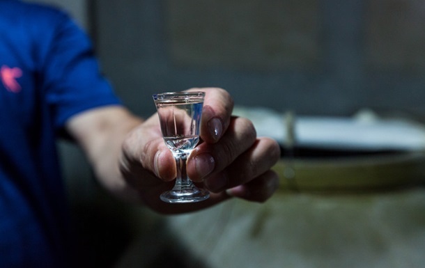 У Туреччині 15 осіб померли, намагаючись уберегтися від COVID-19 алкоголем