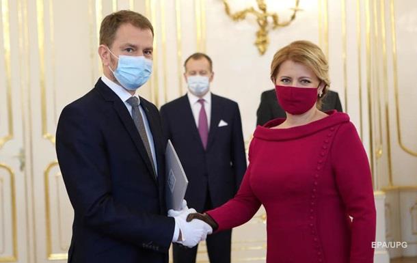 У Словаччині новий уряд склав присягу в масках і рукавичках