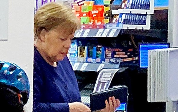 Меркель накупила вина та туалетного паперу