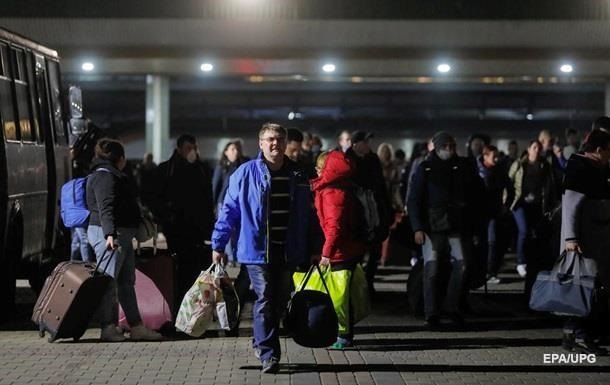 Авиарейсами в Украину вернули 70 тысяч человек