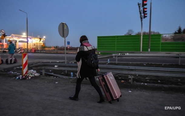 За кордоном залишаються дев ять тисяч українців