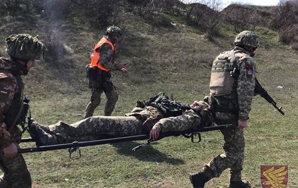 На Донбасі за день поранені троє військових