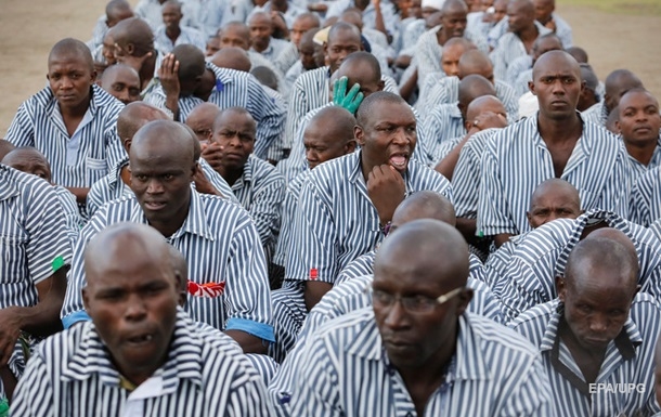 У Кенії через коронавірус ув язнених випускають із в язниць