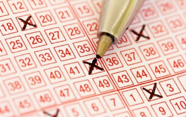 Після 35 років гри в лотерею подружжя зірвали куш