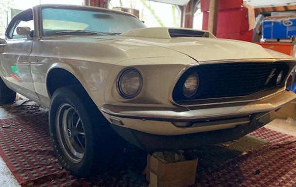 Рідкісний Ford Mustang простояв у гаражі 39 років