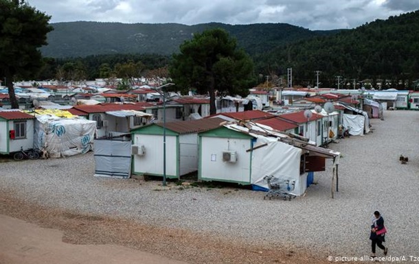 У Греції через коронавірус закрили ще один табір біженців